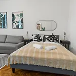 Double King bed home,Netflix, Highspeed Wifi