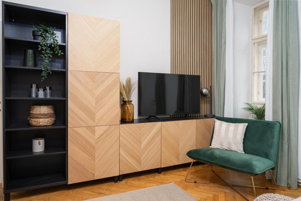 Apartment Double King Bed Home,netflix, Highspeed Wifi *